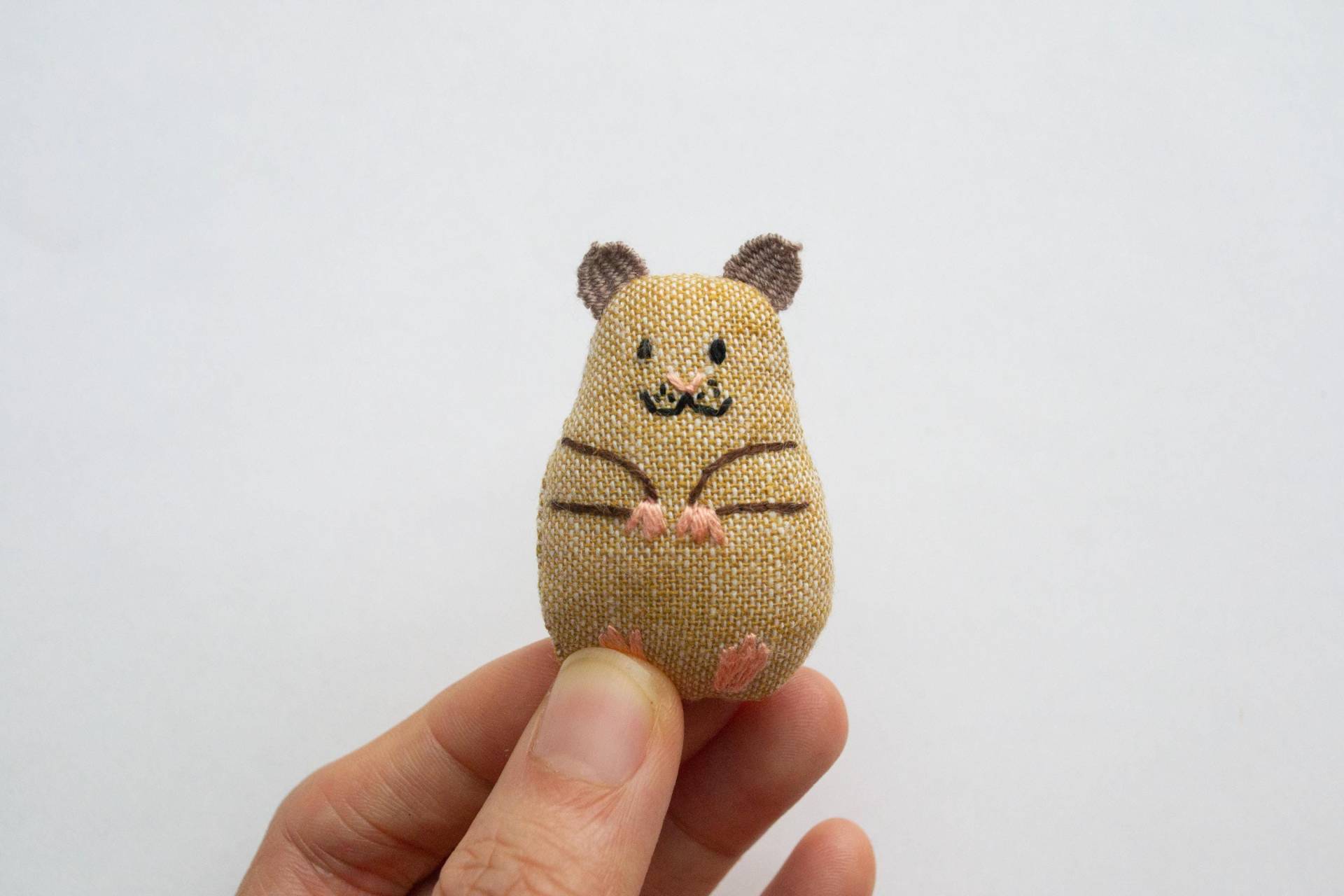 Hin The Hamster Handgestickte Brosche von momshoo