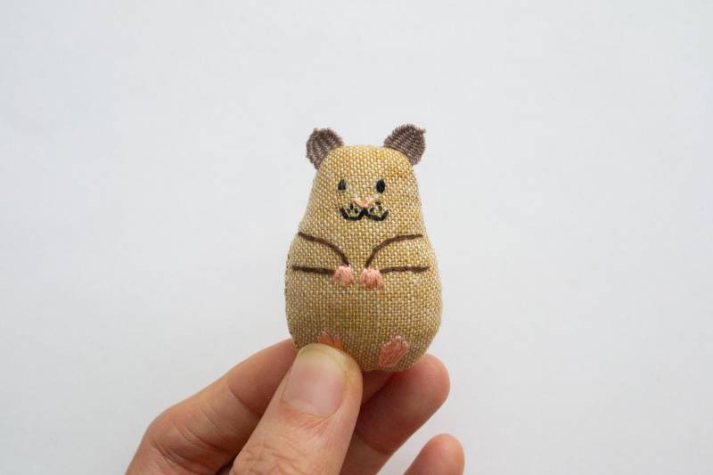 Hin The Hamster Handgestickte Brosche von momshoo