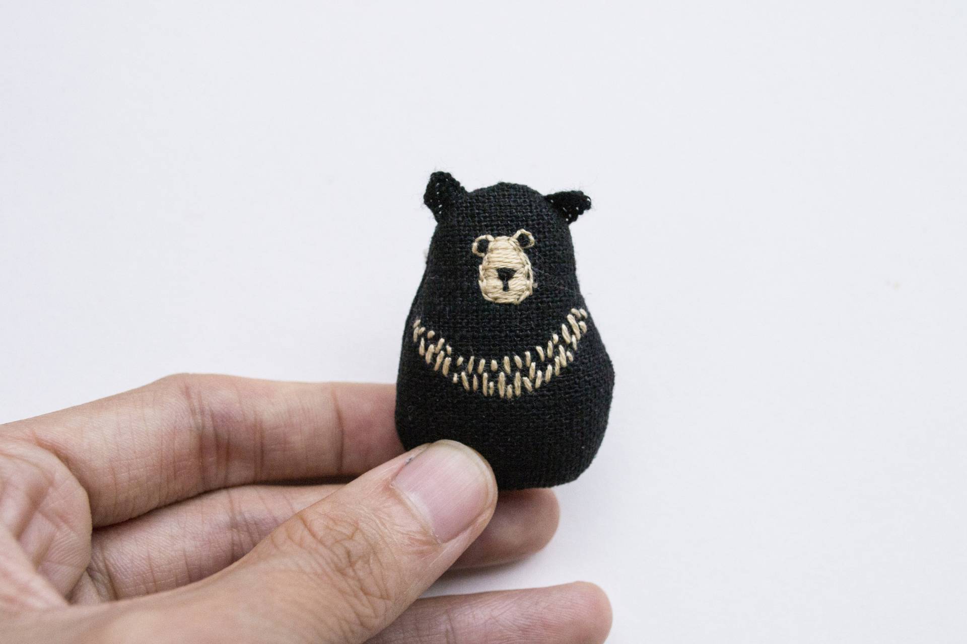 Sun Bear Mini Brosche Bestickt Anstecknadel - Little Sunny von momshoo