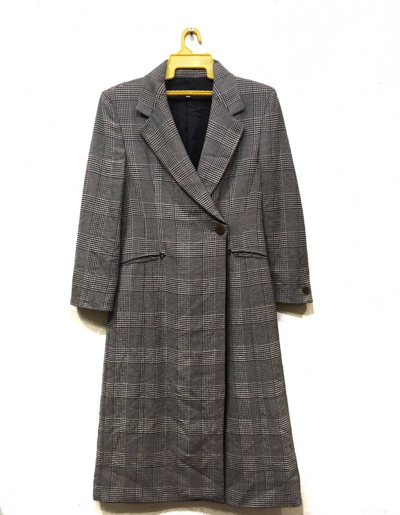 Giorgio Armani Vintage Frauen Trenchcoat Made in Italy Größe 40 von monalisausedauction