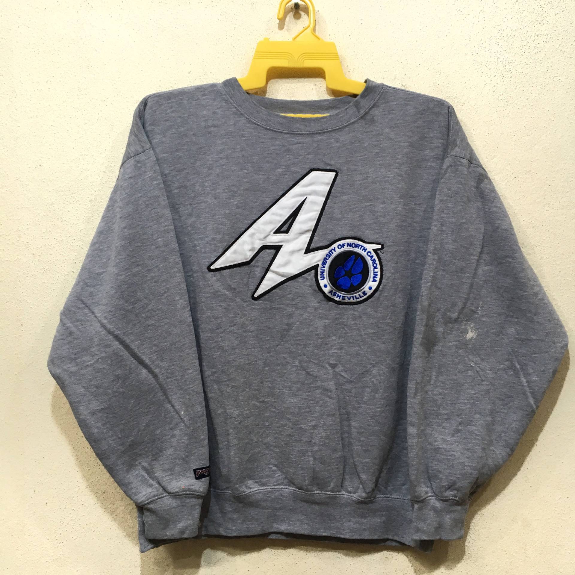 Vintage Universität Von North Carolina Sweatshirt Pullover Größe L Grau Poly Baumwolle von monalisausedauction