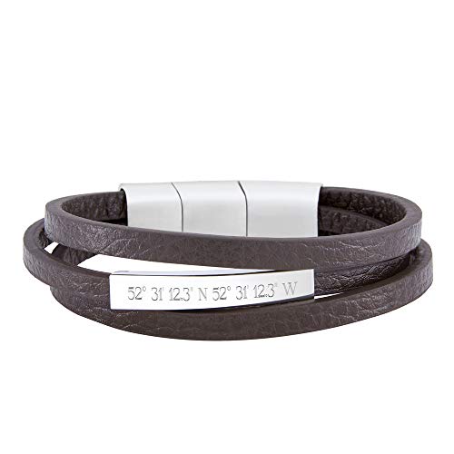 Gravado Armband aus braunem Leder mit Streifen und Edelstahl Plakette, Personalisiert mit Geo-Koordinaten, Magnetverschluss, Herren Schmuck von Gravado