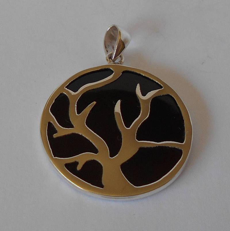 Handgefertigter Anhänger Aus 925 Silber Und Onyx Handgefertigter Anhänger Aus 925 Silber Und Onyx von mondosilver