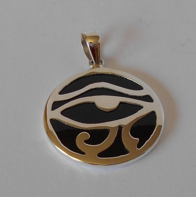 Handgefertigter Anhänger Aus 925 Silber Und Onyx Handgefertigter Anhänger Aus 925 Silber Und Onyx von mondosilver