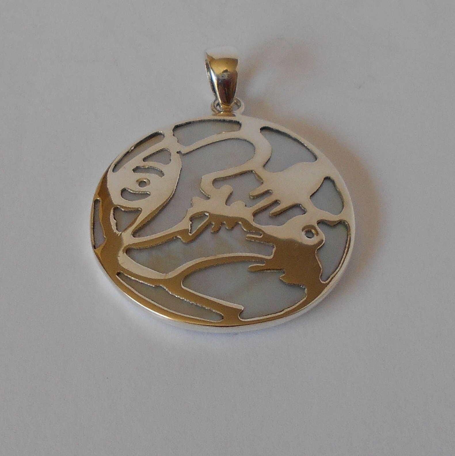 Handgefertigter Anhänger Aus 925 Silber Und Perlmutt Handgefertigter Anhänger Aus 925 Silber Und Perlmutt von mondosilver