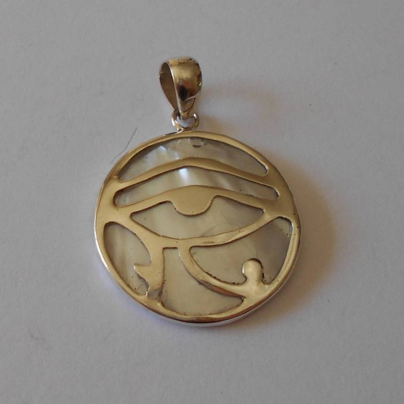 Handgefertigter Anhänger Aus 925 Silber Und Perlmutt Handgefertigter Anhänger Aus 925 Silber Und Perlmutt von mondosilver