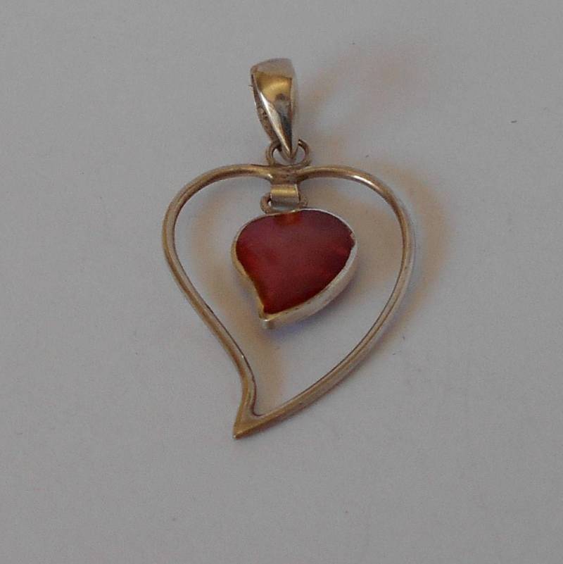 Handgefertigter Anhänger Aus 925Er Silber Und Koralle Handgefertigter Anhänger Aus 925Er Silber Und Koralle von mondosilver