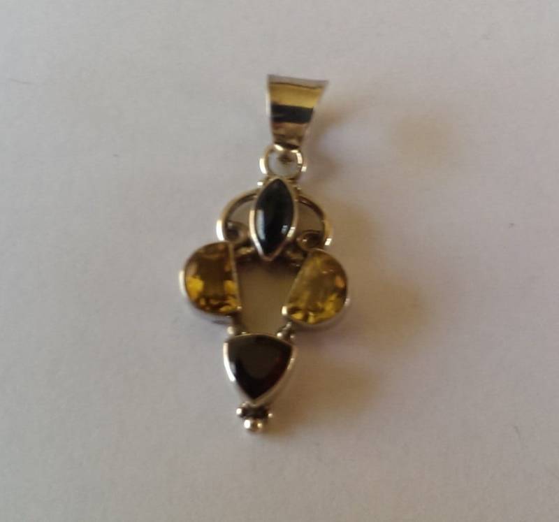 Handgefertigter Anhänger Aus Massivem 925Er Sterlingsilber Und Gemischten Steinen Handgefertigter Anhänger Aus Massivem 925Er Sterlingsilber Und Gemischten Steinen von mondosilver