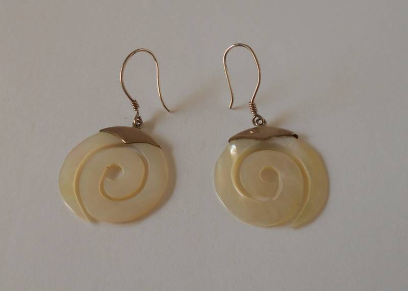 Handgemachte Massive 925 Sterling Silber Perlmutt Ohrring von mondosilver