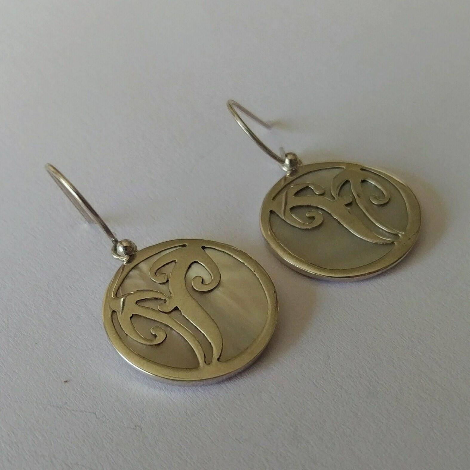 Handgemachte Ohrringe Aus 925 Silber Und Perlmutt Handgemachte Ohrringe Aus 925 Silber Und Perlmutt von mondosilver