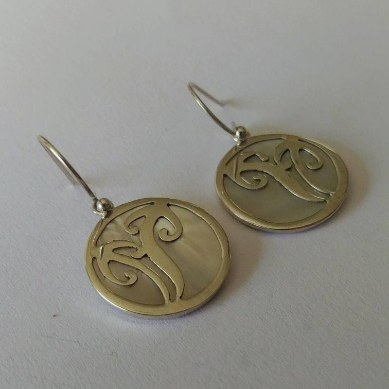 Handgemachte Ohrringe Aus 925 Silber Und Perlmutt Handgemachte Ohrringe Aus 925 Silber Und Perlmutt von mondosilver