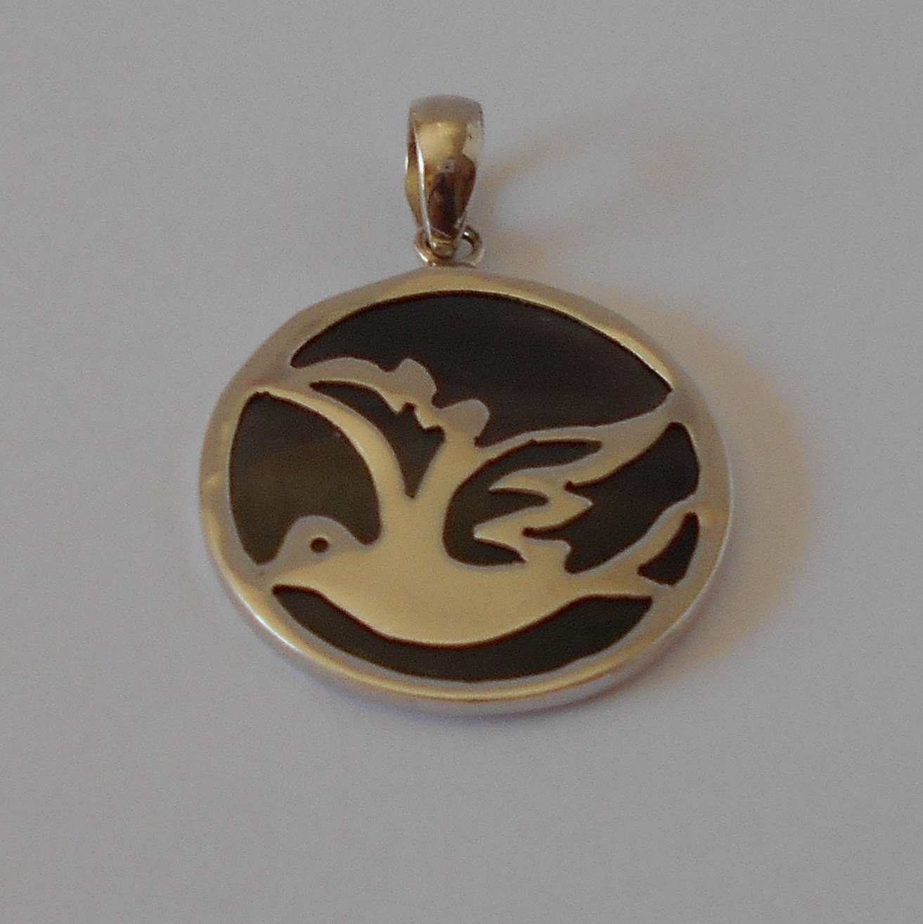 Handgemachter Anhänger Aus 925 Silber Und Schwarzem Perlmutt Handgemachter Anhänger Aus 925 Silber Und Schwarzem Perlmutt von mondosilver