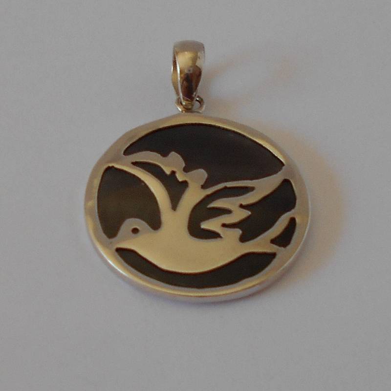 Handgemachter Anhänger Aus 925 Silber Und Schwarzem Perlmutt Handgemachter Anhänger Aus 925 Silber Und Schwarzem Perlmutt von mondosilver
