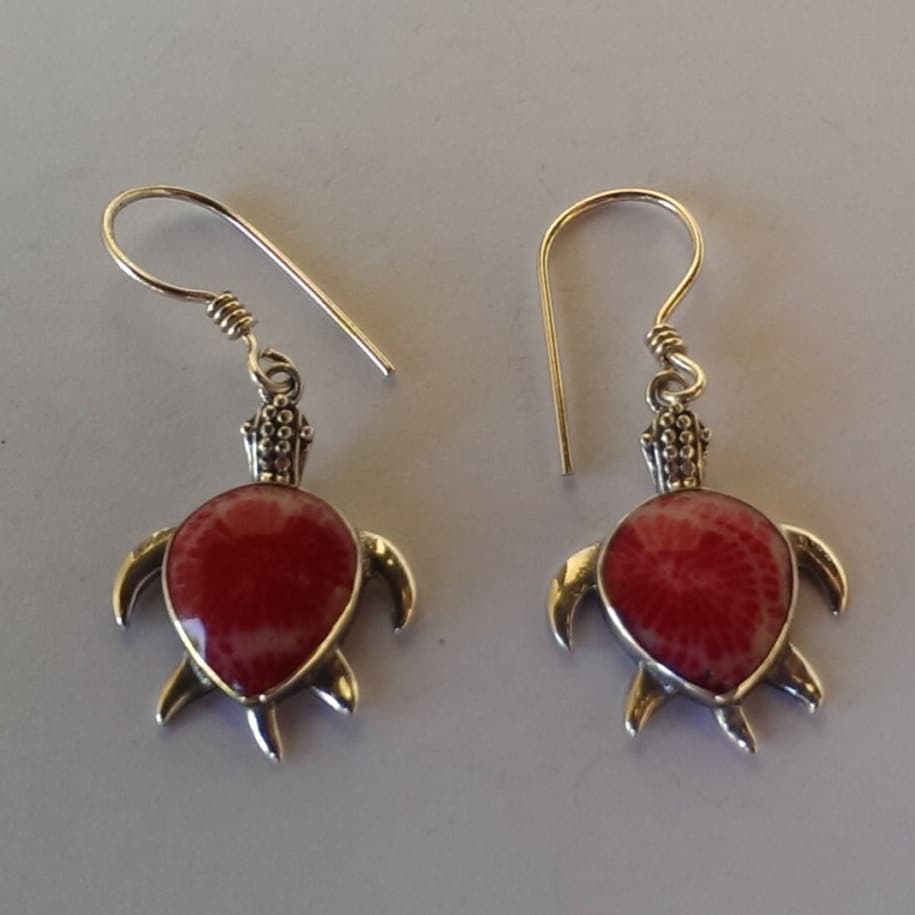 Handgemachter Ohrring Aus 925 Sterling Silber Und Roter Koralle Handgemachter Ohrring Aus 925 Sterling Silber Und Roter Koralle von mondosilver