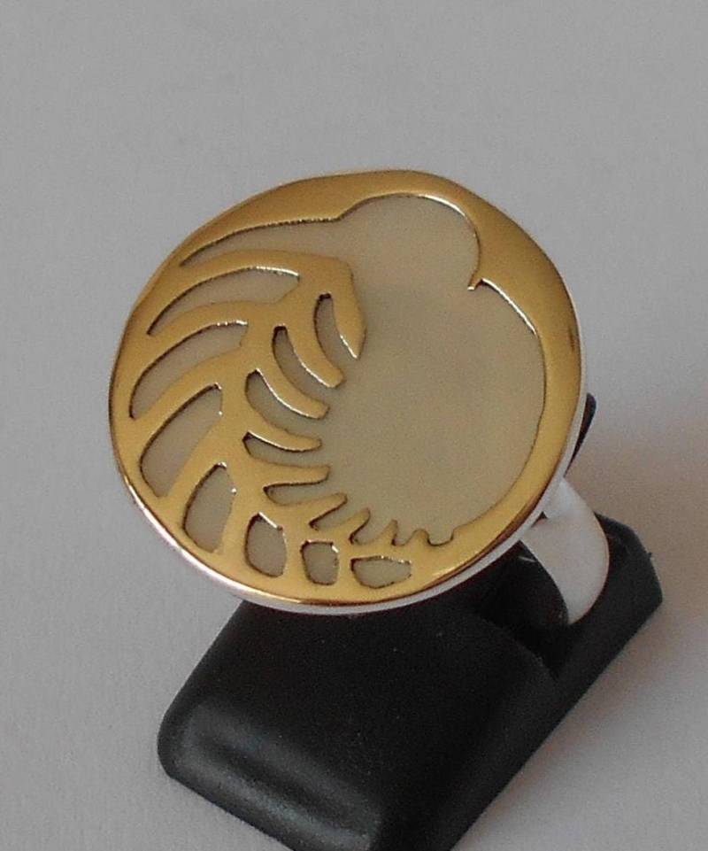 Handgemachter Ring Aus 925 Sterlingsilber Und Perlmutt Handgemachter Ring Aus 925 Sterlingsilber Und Perlmutt von mondosilver
