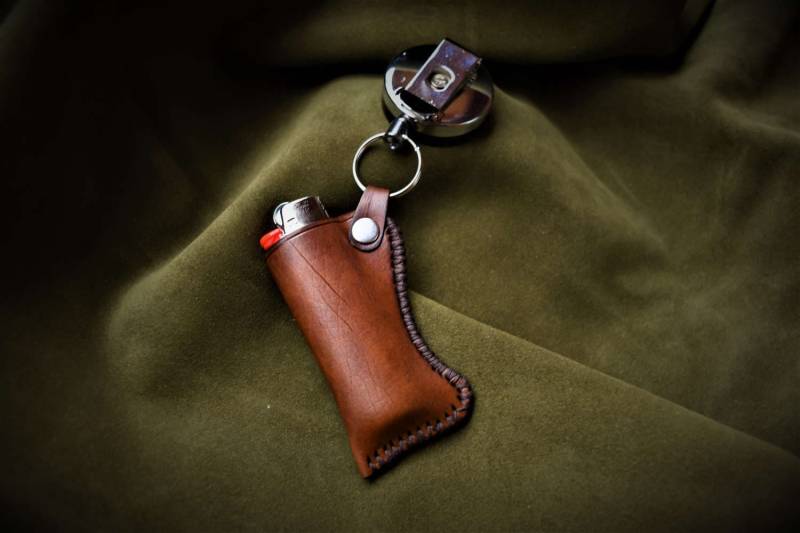 Bic Clipper Feuerzeugetui Aus Braunem, Ausziehbarem, Diebstahlsicherem Leder von monguyleather