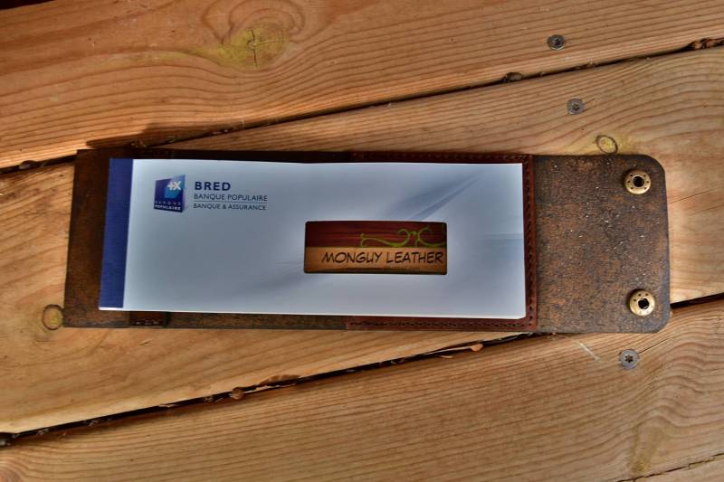 Langer Scheckhefthalter Plus Trägt Dunkelbraune Karten von monguyleather