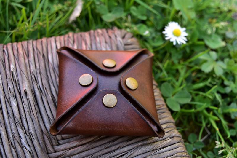 Origami-Geldbörse Aus Braunem Leder Mit Blume Des Lebens Für Herren | Und Damen von monguyleather