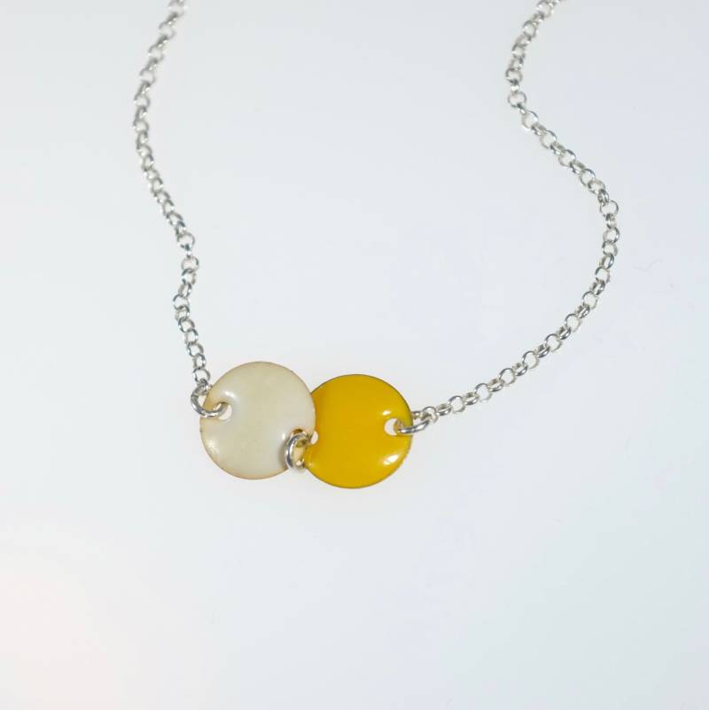 Kette Aus Sterlingsilber 925 Mit Zwei Emaille Runden Anhänger, Kreis, Runde Mondhalskette, Sonne & Mond Kette, Und Mondcharme Kette Aus Sterlingsilber 925 Mit Zwei Emaille Runden Anhänger, Kreis, Runde Mondhalskette, Sonne & Mond Kette, Und Mondcharme von monicamurillojewels