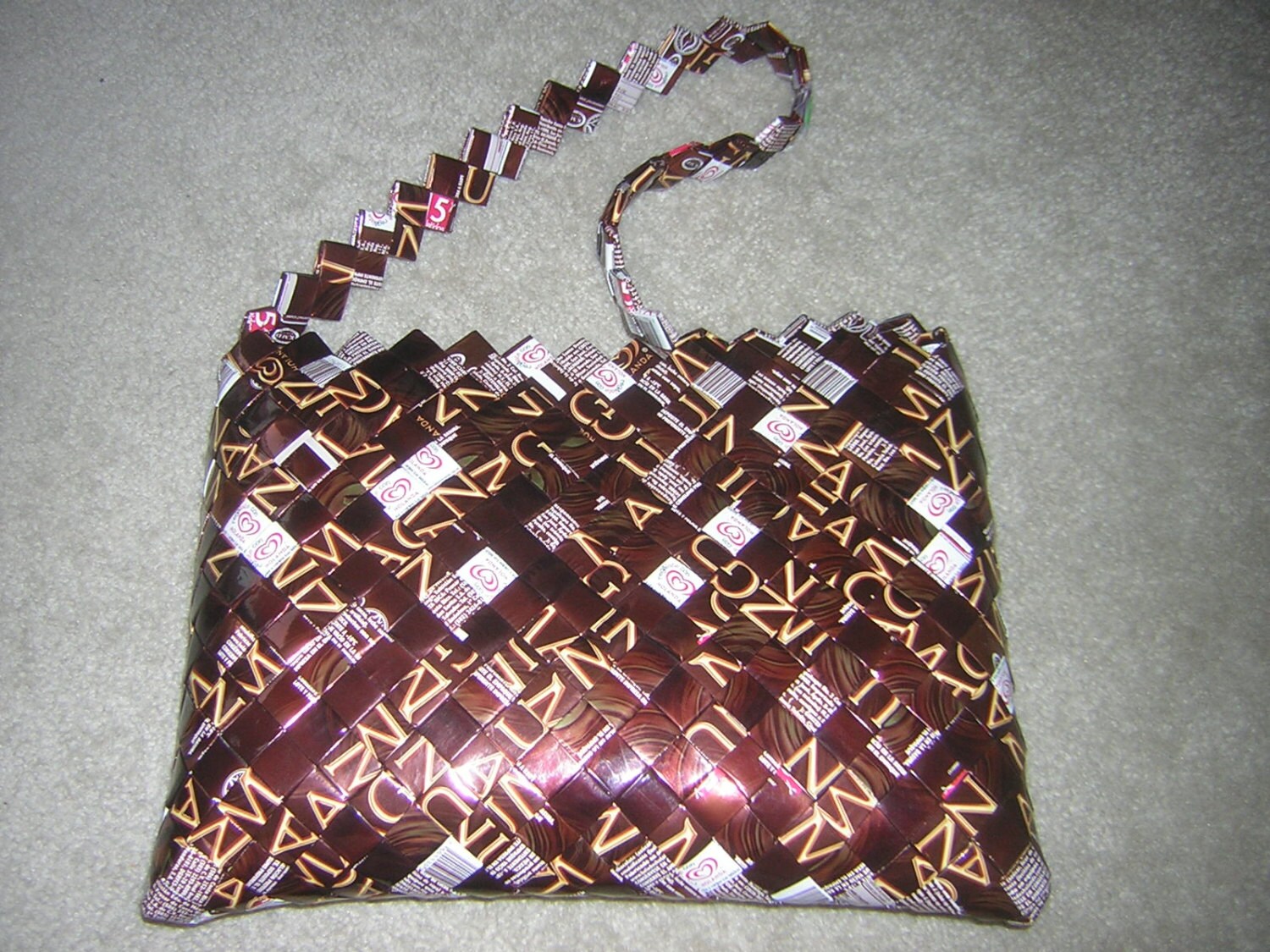 Handgemachte Große Gold & Braune Candy Wrapper Folie Reißverschluss-Top Schultertasche Handtasche Tasche Handgemachte Große Gold & Braune Candy Wrapper Folie Reißverschluss-Top Schultertasche Handtasche Tasche von monitoMOON