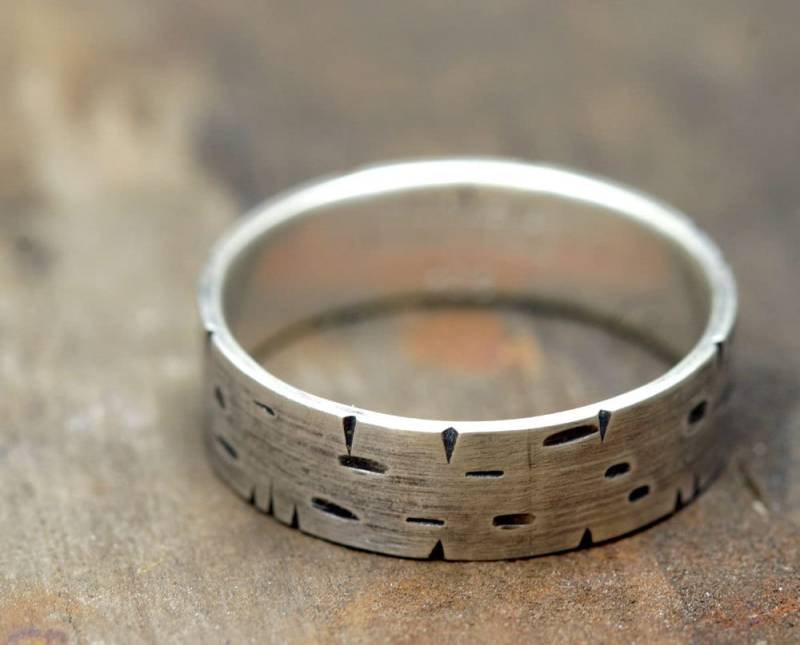 Birke Baumrinde Silber Band Ring | E0174 von monkeysalwayslook