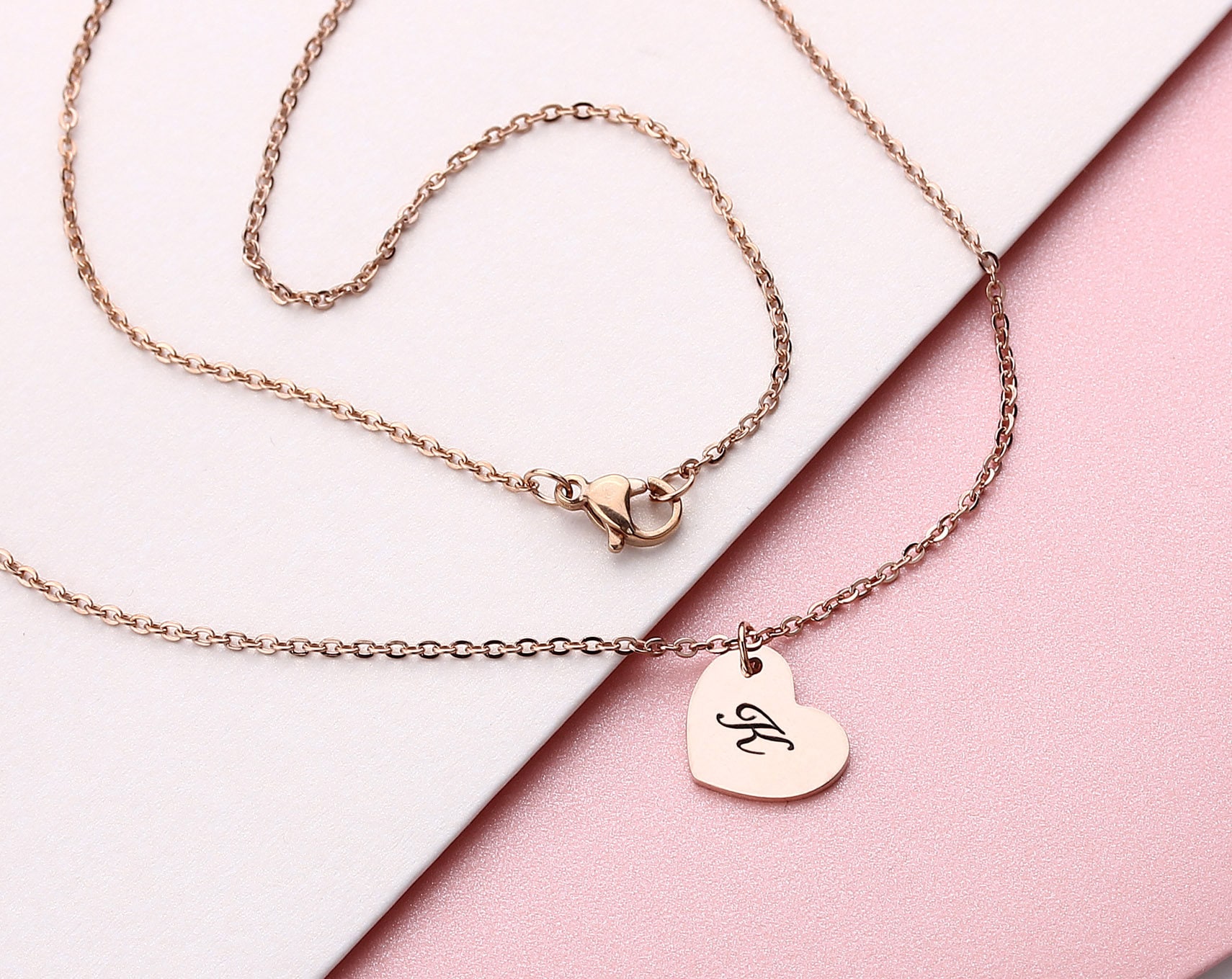 Personalisierte Herz Halskette, Zierliche Initial Goldbuchstabe Kleine Brautjungfer Geschenkideen Personalisierte Herz Halskette, Zierliche Initial Goldbuchstabe Kleine Brautjungfer Geschenkideen von monogramarea