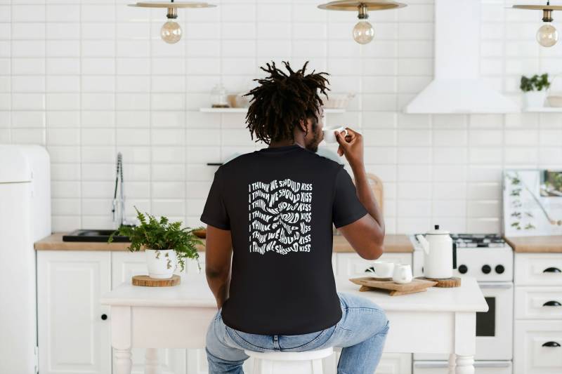 Flirty Oversize T-Shirt "I Think We Should Kiss" | Pinterest Aesthetic Minimalistic Unisex Graphic T-Shirt Gift Boyfriend Gf von moodykidstudio