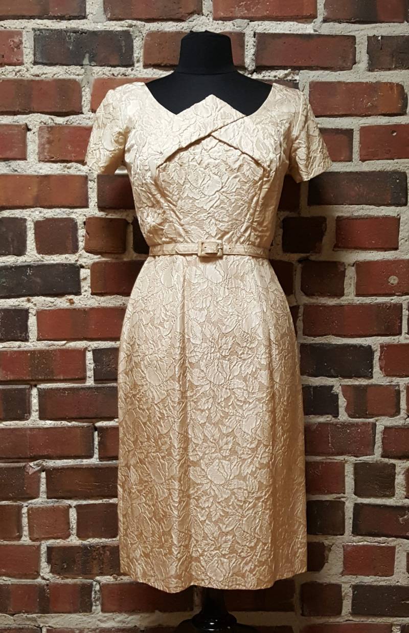 1950Er/50Er Jahre Champagner Brokat Cocktail Kleid Größe S 1950Er/50Er Jahre Champagner Brokat Cocktail Kleid Größe S von mooncityvintageshop