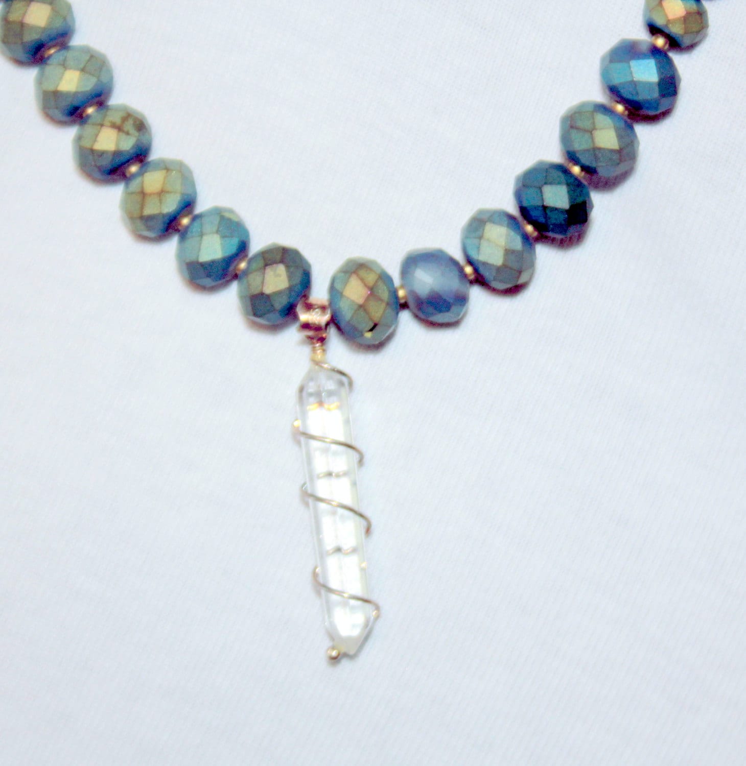 Raku Blau Und Gold Perlen Halskette Mit Wire Wrapped Quartz Crystal Raku Blau Und Gold Perlen Halskette Mit Wire Wrapped Quartz Crystal von mooncradlestudio