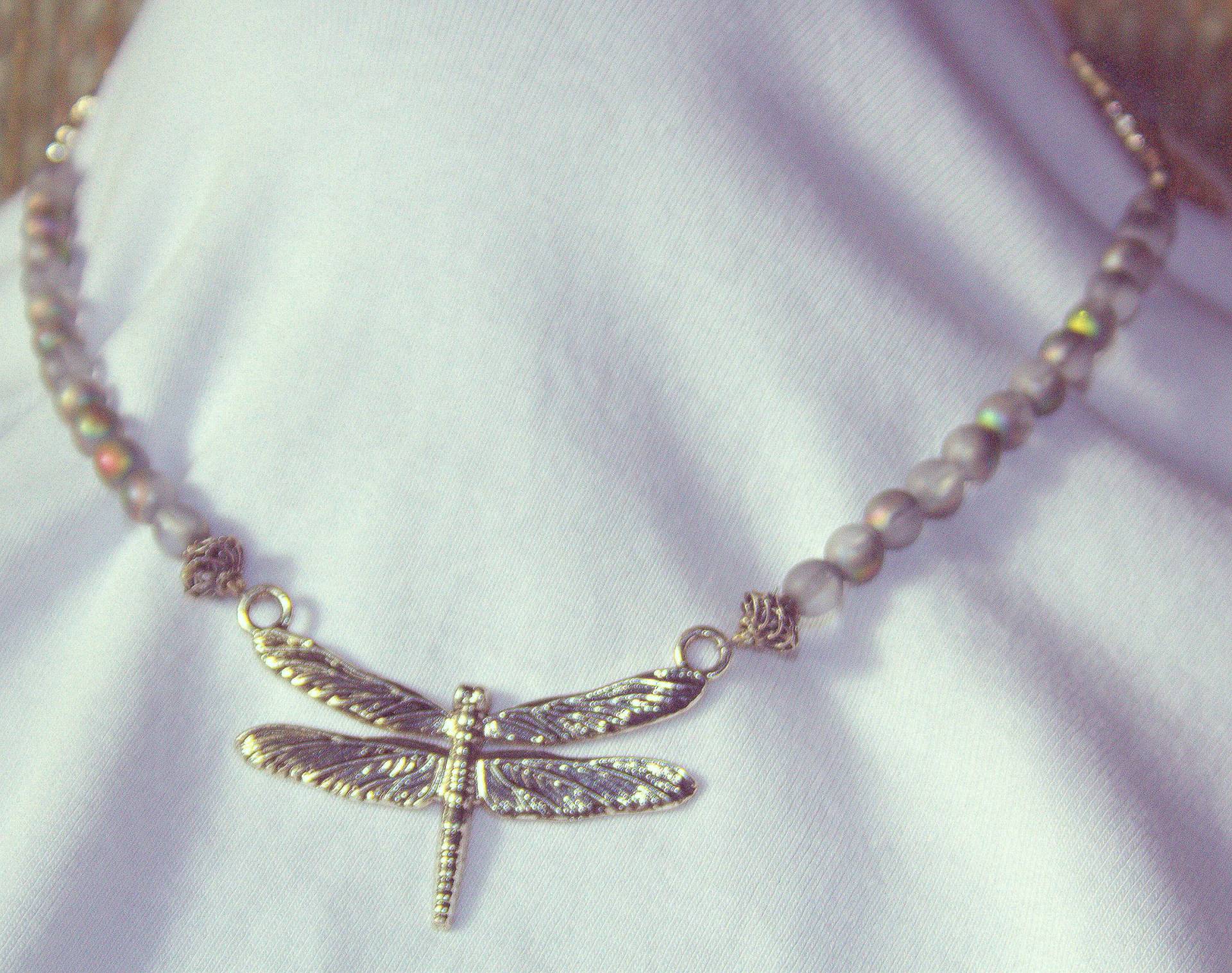 Silber Libelle Und Aurora Borealis Halskette Silber Libelle Und Aurora Borealis Halskette von mooncradlestudio