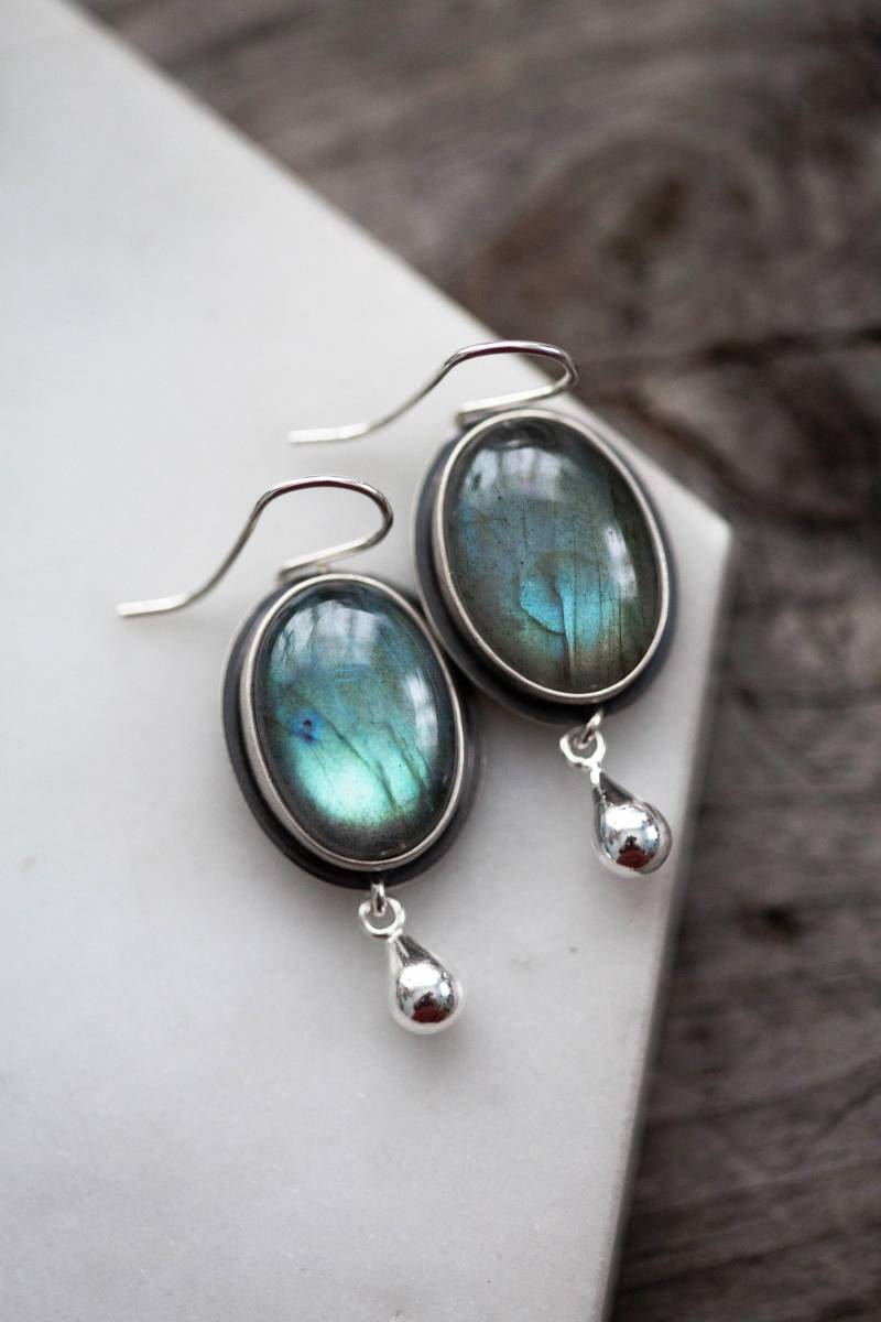 Crying Eye Ohrringe | Natürlicher Labradorit Edelstein. Sterling Silber Tropfenform. Versteckte Augen .halloween Schmuck #22 von moonspinnershop