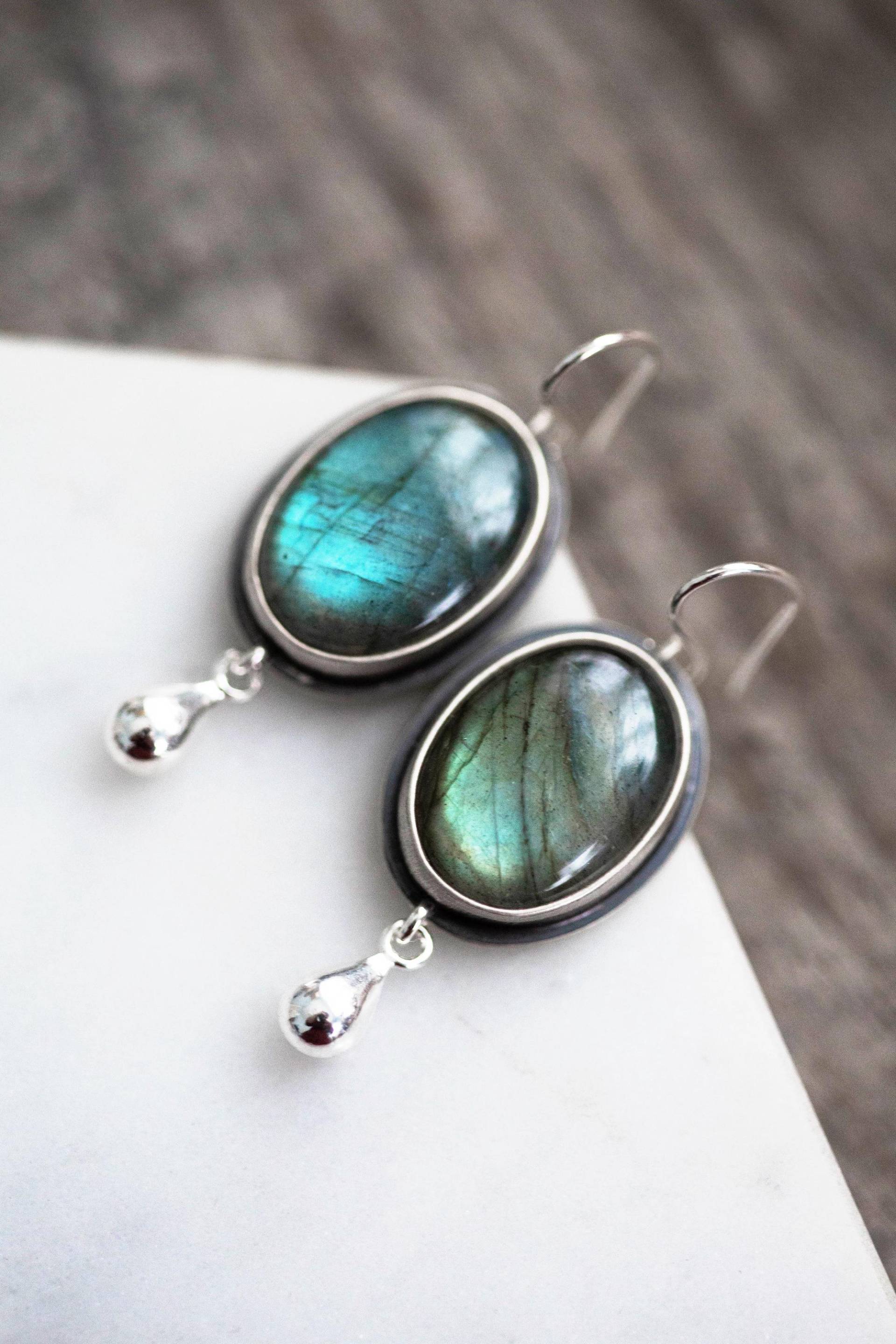 Crying Eye Ohrringe | Natürlicher Labradorit Edelstein. Sterling Silber Tropfenform. Versteckte Augen Crying Eye Ohrringe | Natürlicher Labradorit Edelstein. Sterling Silber Tropfenform. Versteckte Augen von moonspinnershop