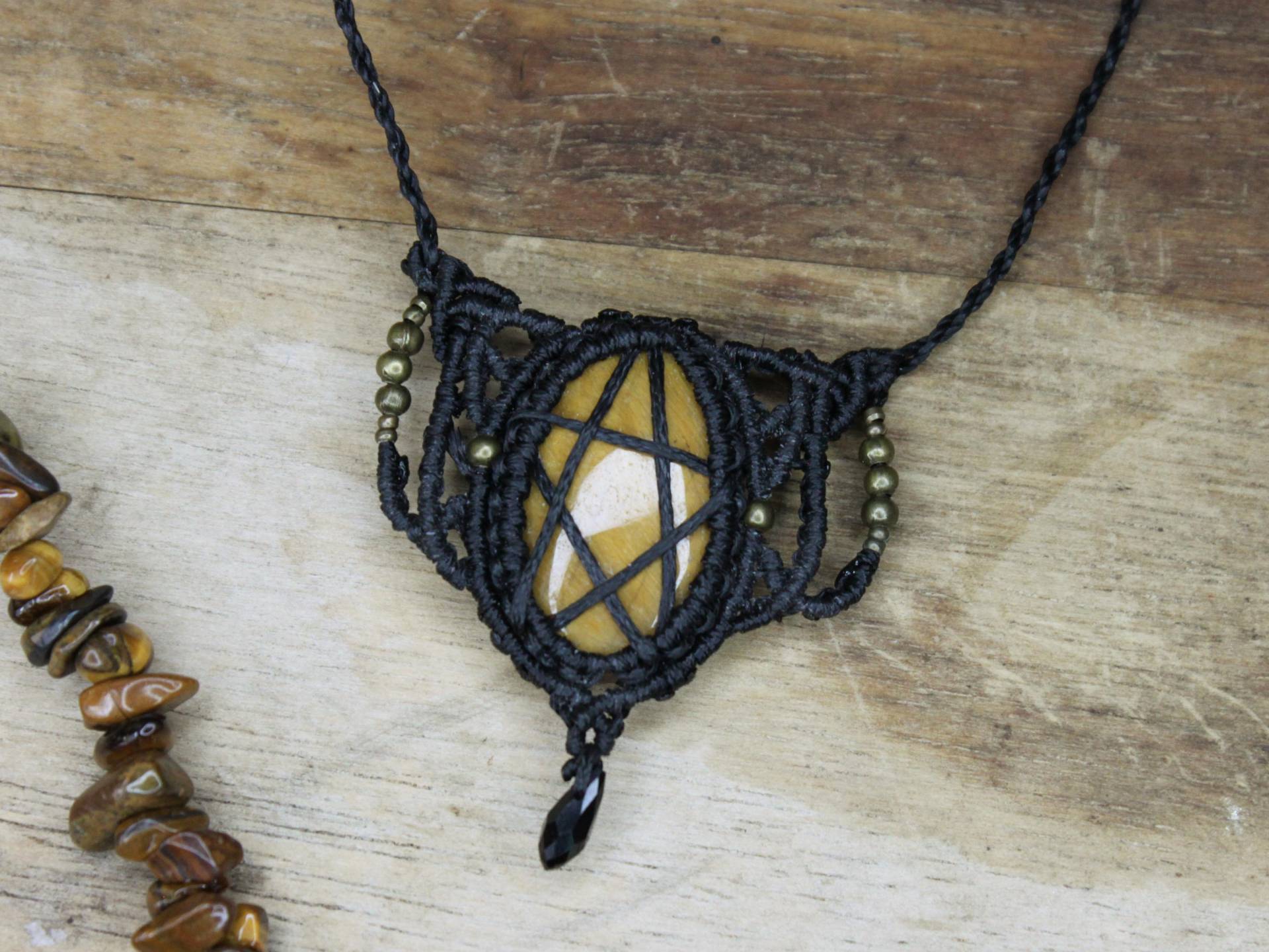 Tigerauge Pentagramm Makramee Kette von mooondesigns