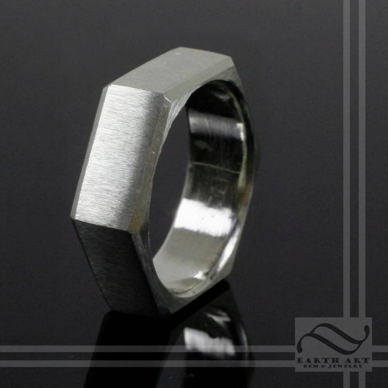 Gebürsteter 14K Gold Hexagon Ehering - Industrielles Nut Design von mooredesign13