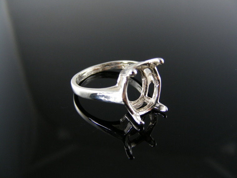 3925 Ring Einstellung Sterling Silber Größe 5, 11x9mm Ovalen Stein 3925 Ring Einstellung Sterling Silber Größe 5, 11x9mm Ovalen Stein von moosecryjewelry