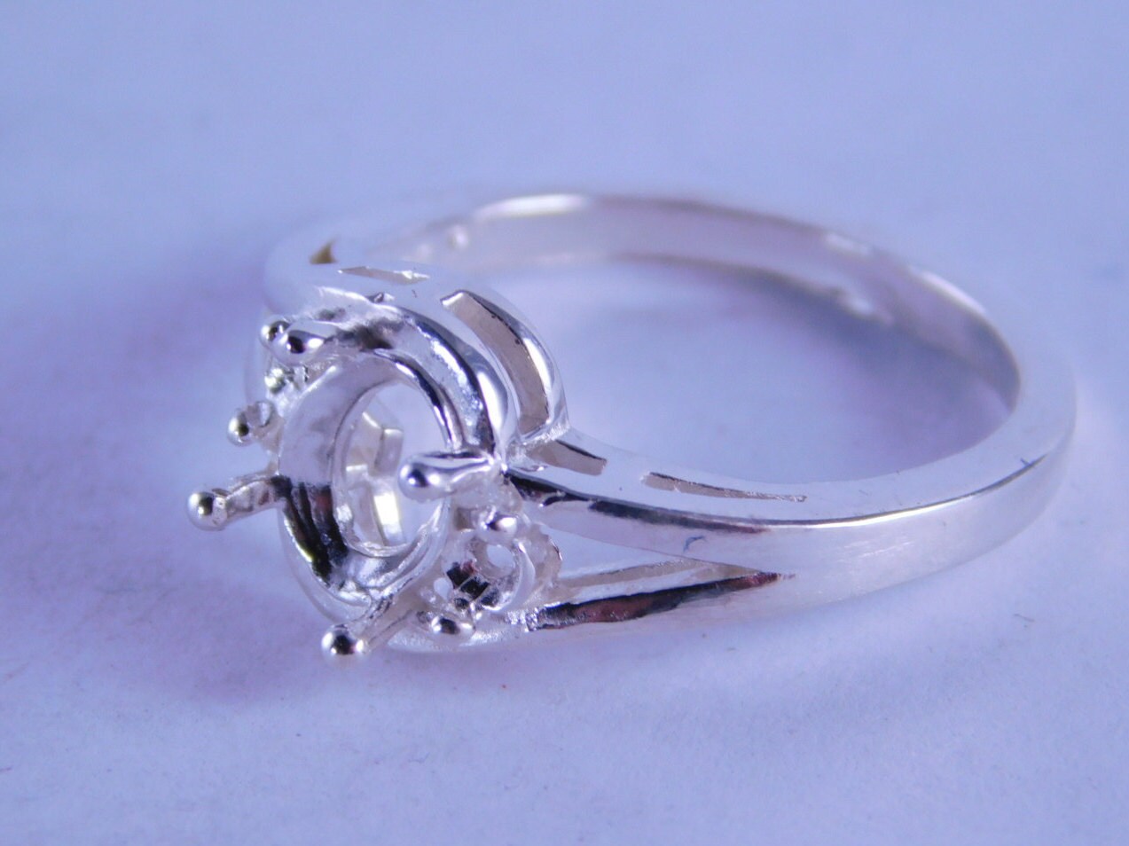 6285 Ring Sterling Silber, 7 X 5 Mm Oval W/2 2, 25 Runde Akzent Steine, Größe 6, 5 [Kostenlose Größenund Kostenloser Versand] von moosecryjewelry