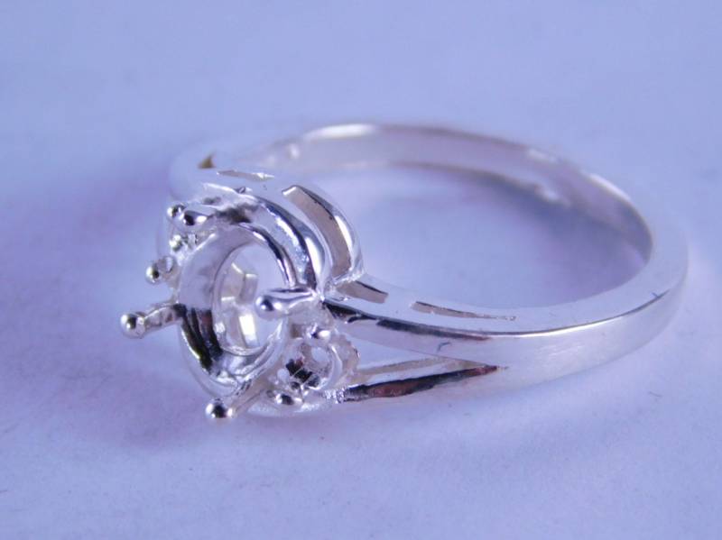 6285 Ring Sterling Silber, 7 X 5 Mm Oval W/2 2, 25 Runde Akzent Steine, Größe 6, 5 [Kostenlose Größenund Kostenloser Versand] von moosecryjewelry