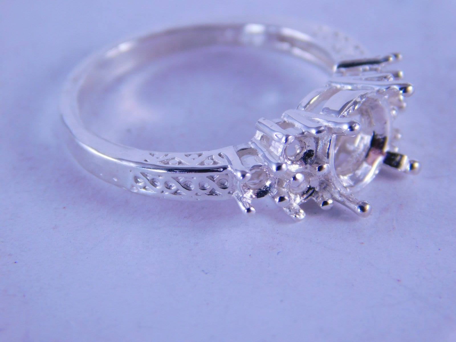 6321 Sterling Silber Ring Einstellungen, 1-8 Mm Rund Und 6-3 Runde Akzente, Größe 8, 5 [Kostenlose Größenund Kostenloser Versand] von moosecryjewelry