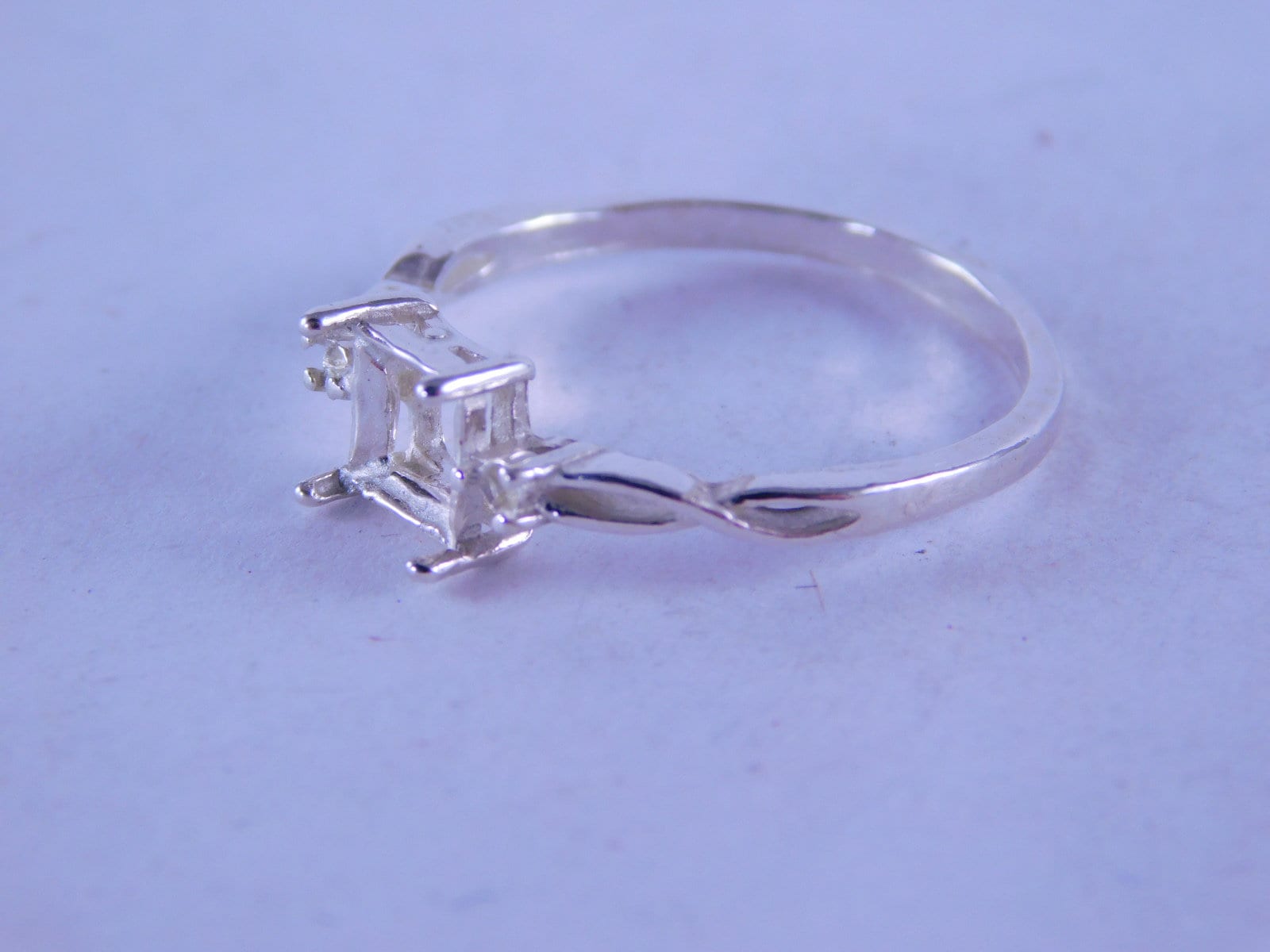 6339 Sterling Silber Ring Einstellung, 6 Mm Kissen Geschnitten Stein Mit 2-1, 75 Akzente Steine, Größe 8, 25, Kostenlose Und Versand 6339 Sterling Silber Ring Einstellung, 6 Mm Kissen Geschnitten Stein Mit 2-1, 75 Akzente Steine, Größe 8, 25, Kostenlose Und Versand von moosecryjewelry