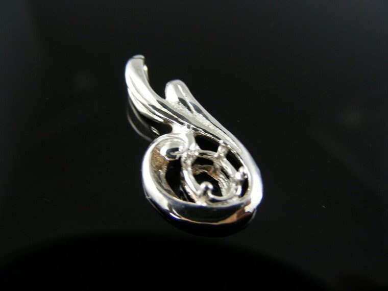 P87 Anhänger Einstellung Sterling Silber, 6x4mm Ovalen Stein P87 Anhänger Einstellung Sterling Silber, 6x4mm Ovalen Stein von moosecryjewelry