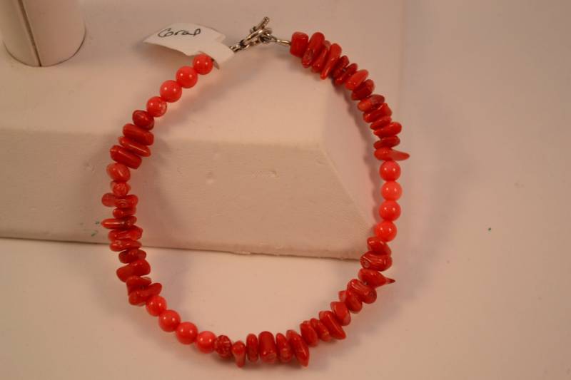 Schlichtes Rotes Korallen Armband Schlichtes Rotes Korallen Armband von mordsyth