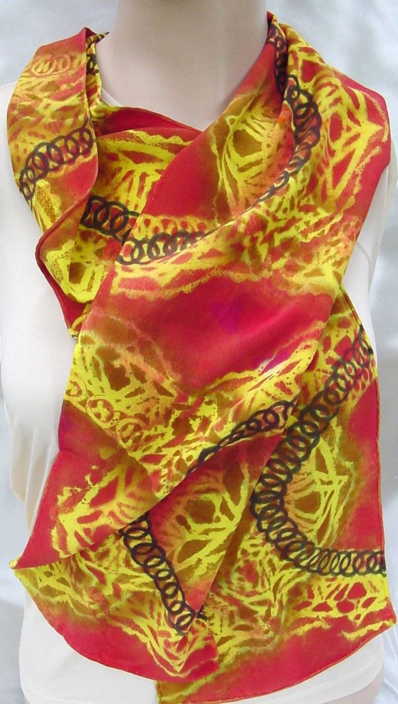 Seidenschal Lang Handbemalt Hot Geometry Unikat Luxus Seide Krepp Rot Gelb Gold Seidenschal Lang Handbemalt Hot Geometry Unikat Luxus Seide Krepp Rot Gelb Gold von morgansilk