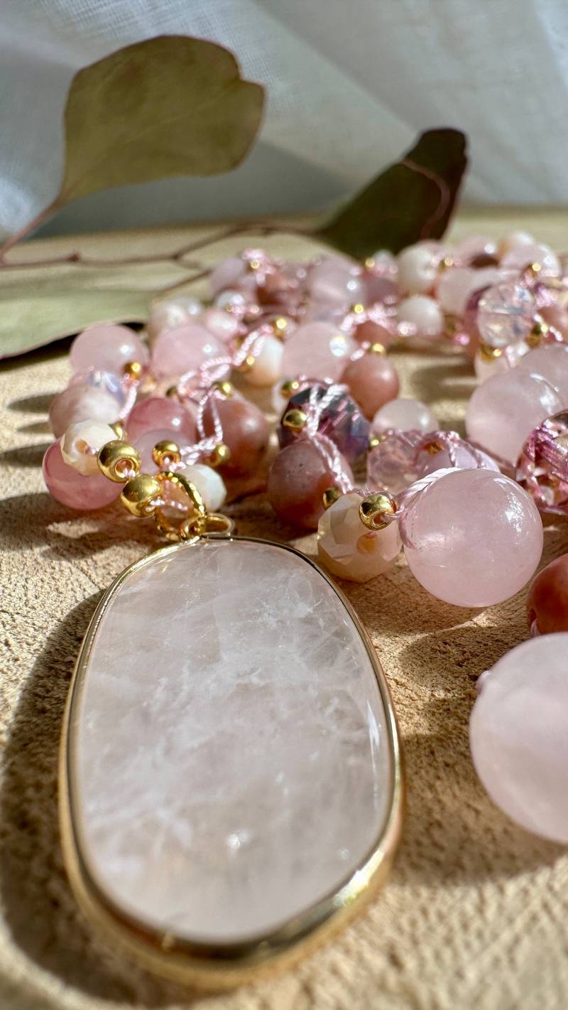 Handgehäkelte Edelstein-Kette - Rosenquarz, Jade, Marmor, Kunzit Glaskristall, Miyuki & Vergoldete Öse Geschenk Für Sie von moshandworkdesign