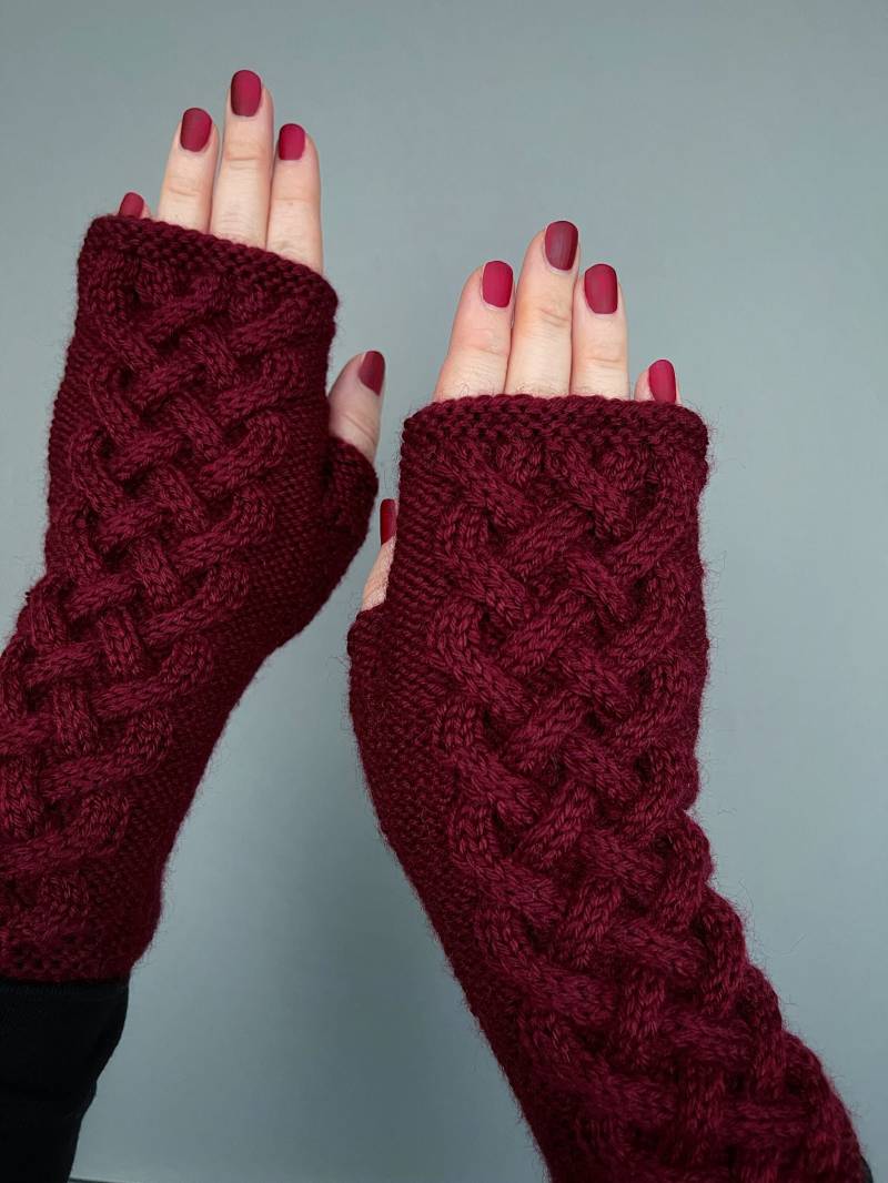 Handgestrickte Fingerlose Handschuhe Dunkelrote Handschuhe Aus Wollmischung Handgestrickte Fingerlose Handschuhe Dunkelrote Handschuhe Aus Wollmischung von mothembroideryshop