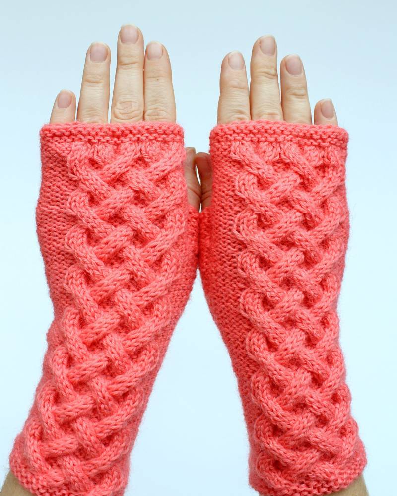 Handgestrickte Korallen Fingerlose Handschuhe Wollmischung Zopfmuster Handschuhe von mothembroideryshop