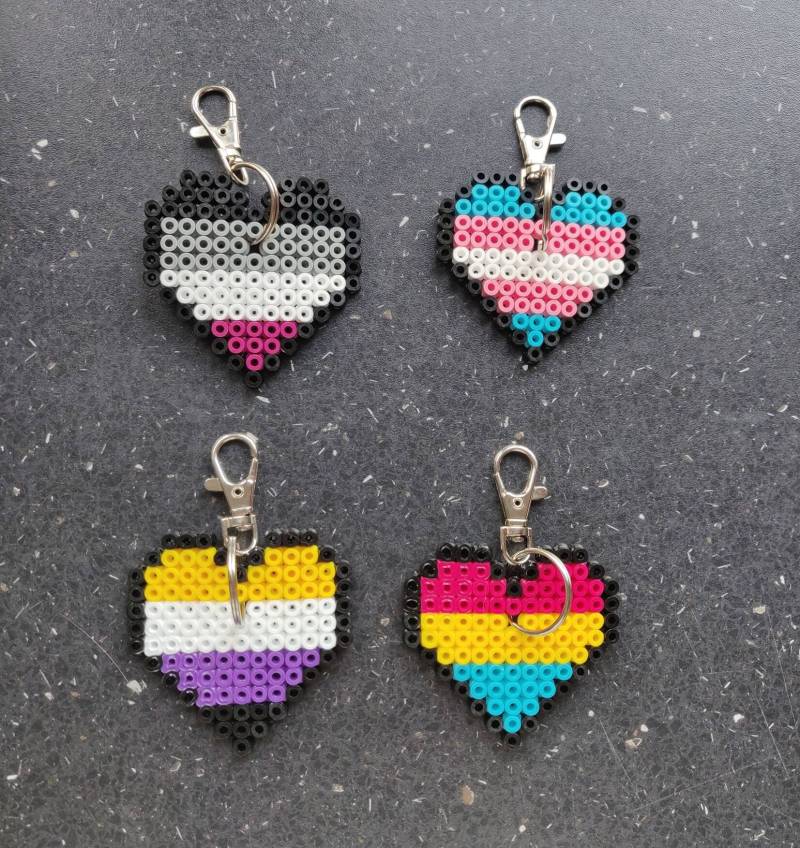 Schlüsselanhänger "Pride Herz' von motleydarkART