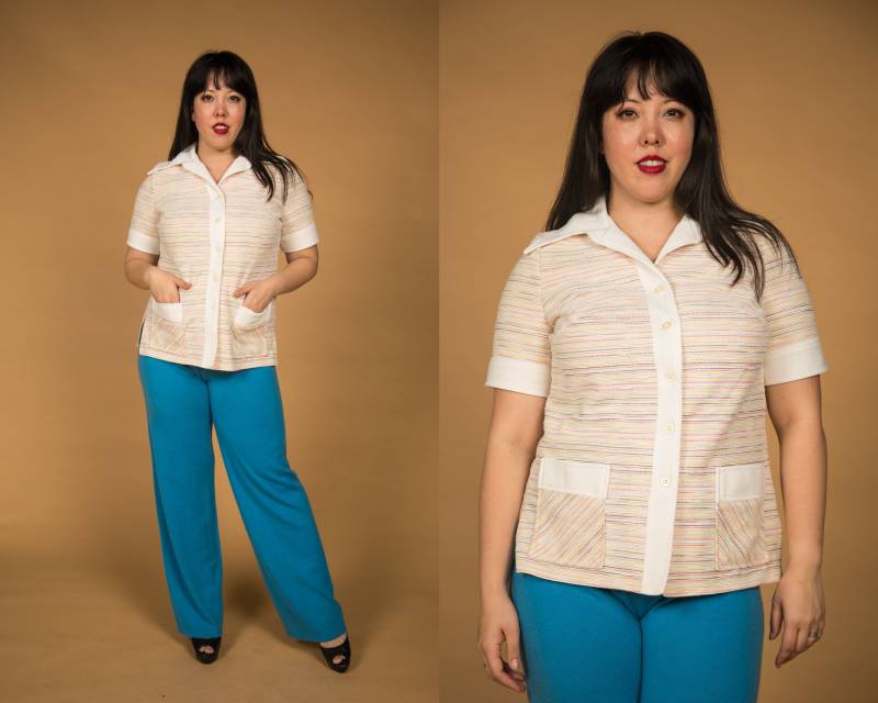Fun 1960S White W Rainbow Stripes Button Up Poly Top - Extra Groß, Xl 1X von movementmattersco