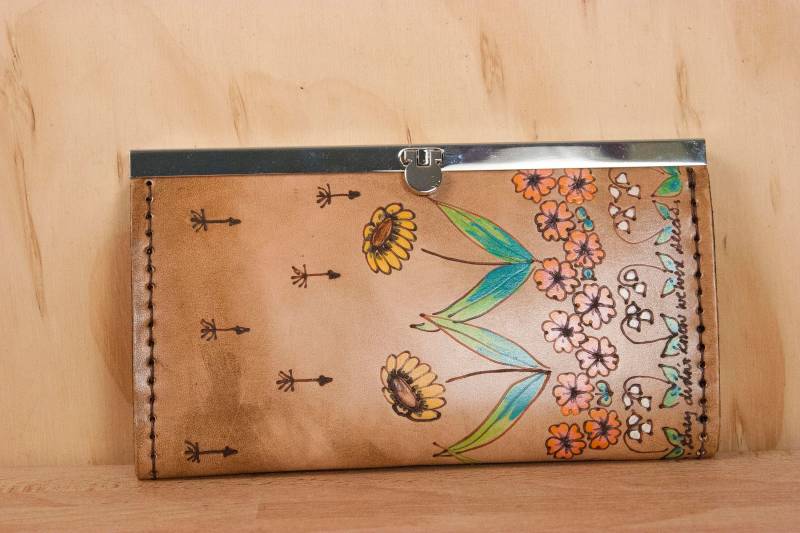 Scheckheft-Geldbörse Aus Leder Handgemachte Clutch Mit Samen-Muster von moxieandoliver