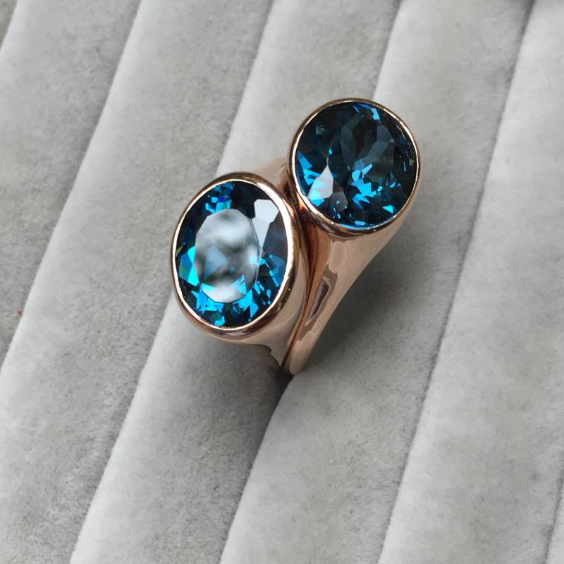 Doppelter Roségoldring, London Blue Topas 10/12 Mm Doppelter Roségoldring, London Blue Topas 10/12 Mm von mpjewelsmilano