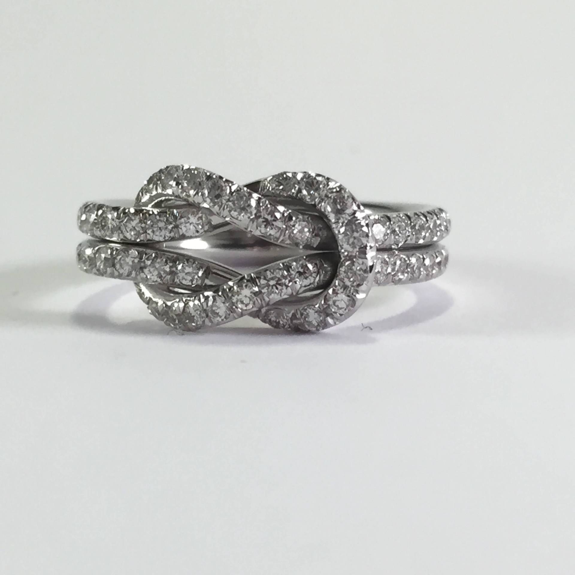 Flacher Knotenring Aus 18 Karat Weißgold. Und Diamanten Flacher Knotenring Aus 18 Karat Weißgold. Und Diamanten von mpjewelsmilano